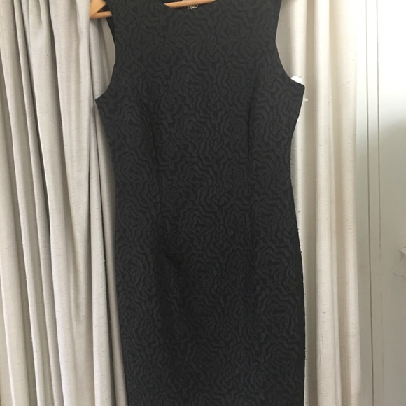 Dresses - Picture 2 of 6